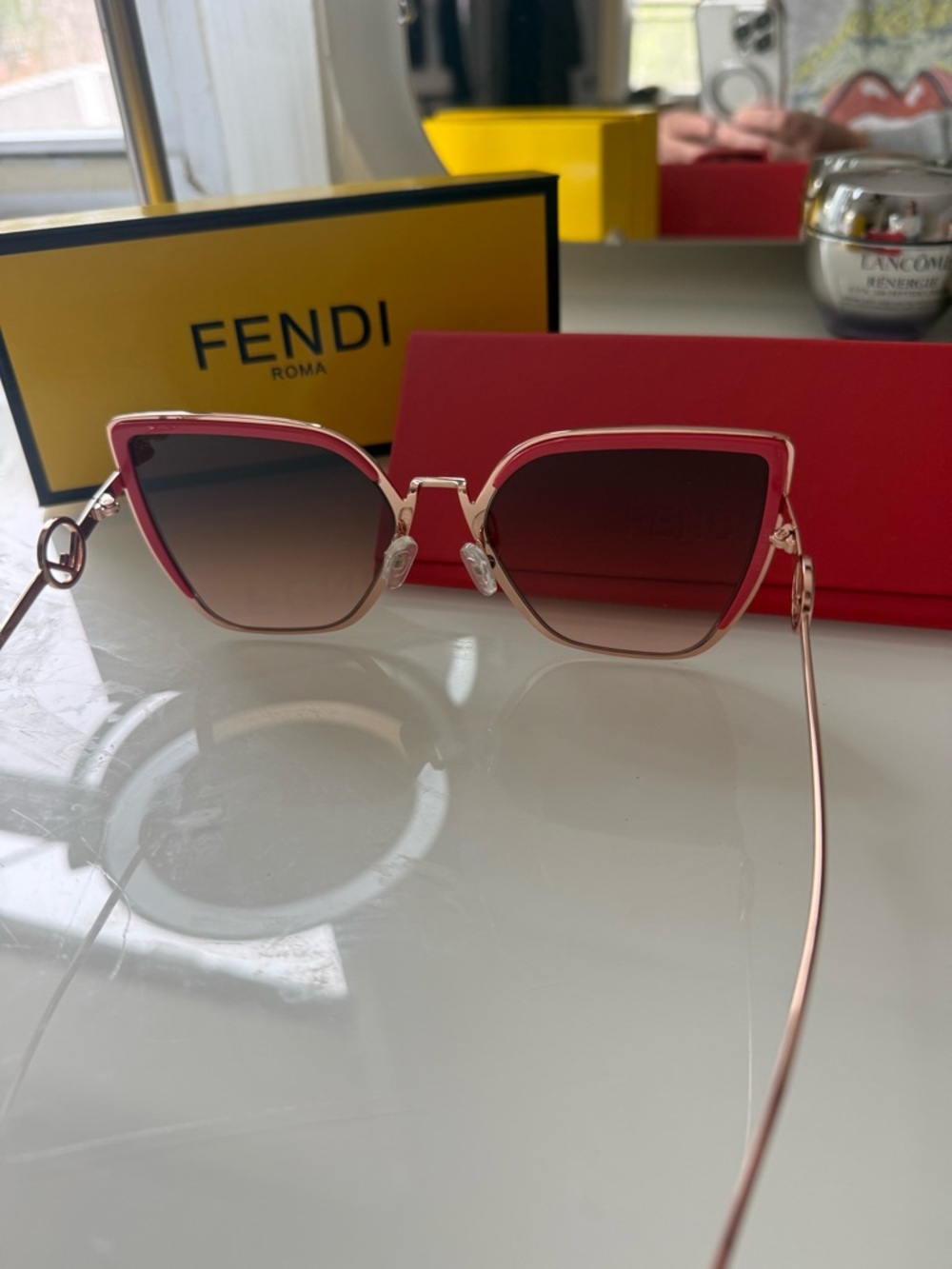 Women's Red-Pink Gradient Cat-Eye Sunglasses